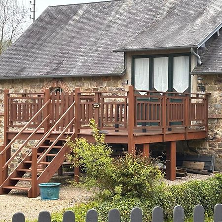 Gites In Le Neufbourg -Mortain Екстериор снимка