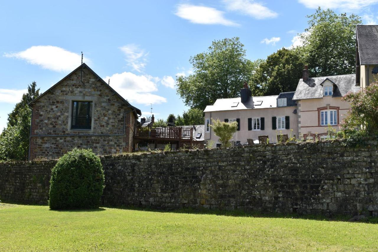 Gites In Le Neufbourg -Mortain Екстериор снимка