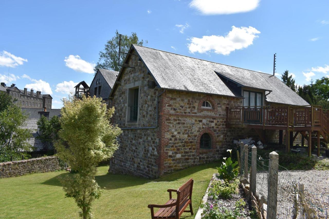 Gites In Le Neufbourg -Mortain Екстериор снимка