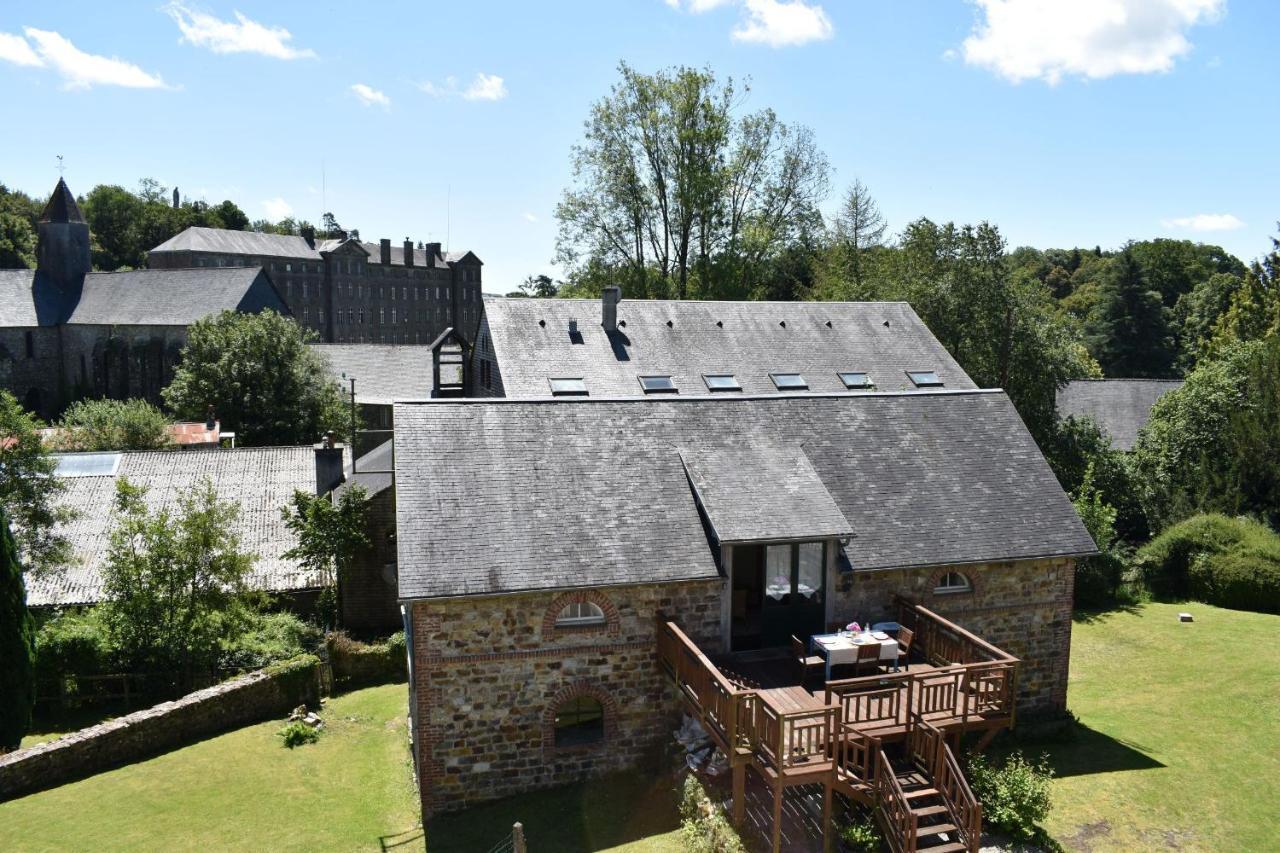 Gites In Le Neufbourg -Mortain Екстериор снимка