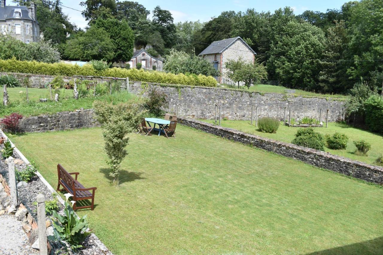 Gites In Le Neufbourg -Mortain Екстериор снимка