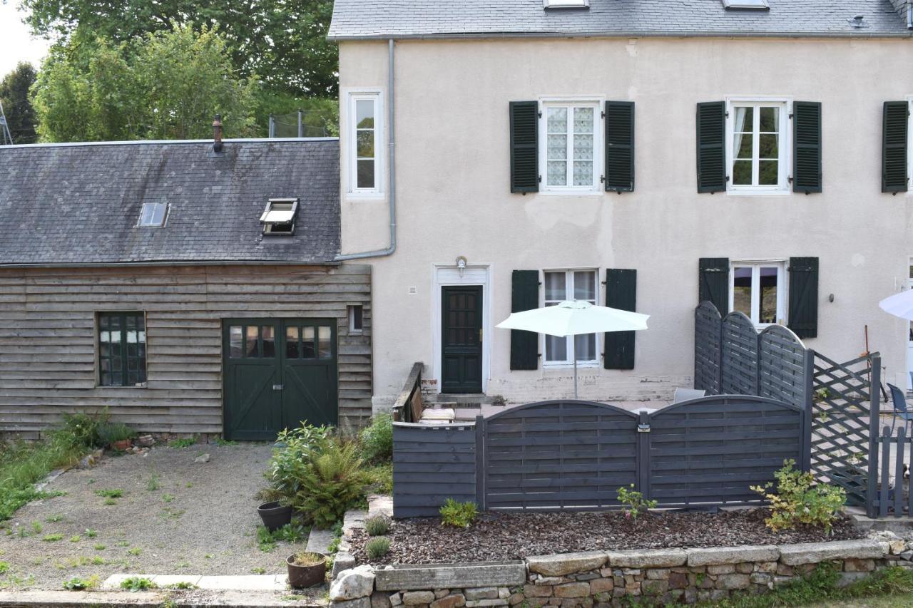 Gites In Le Neufbourg -Mortain Екстериор снимка