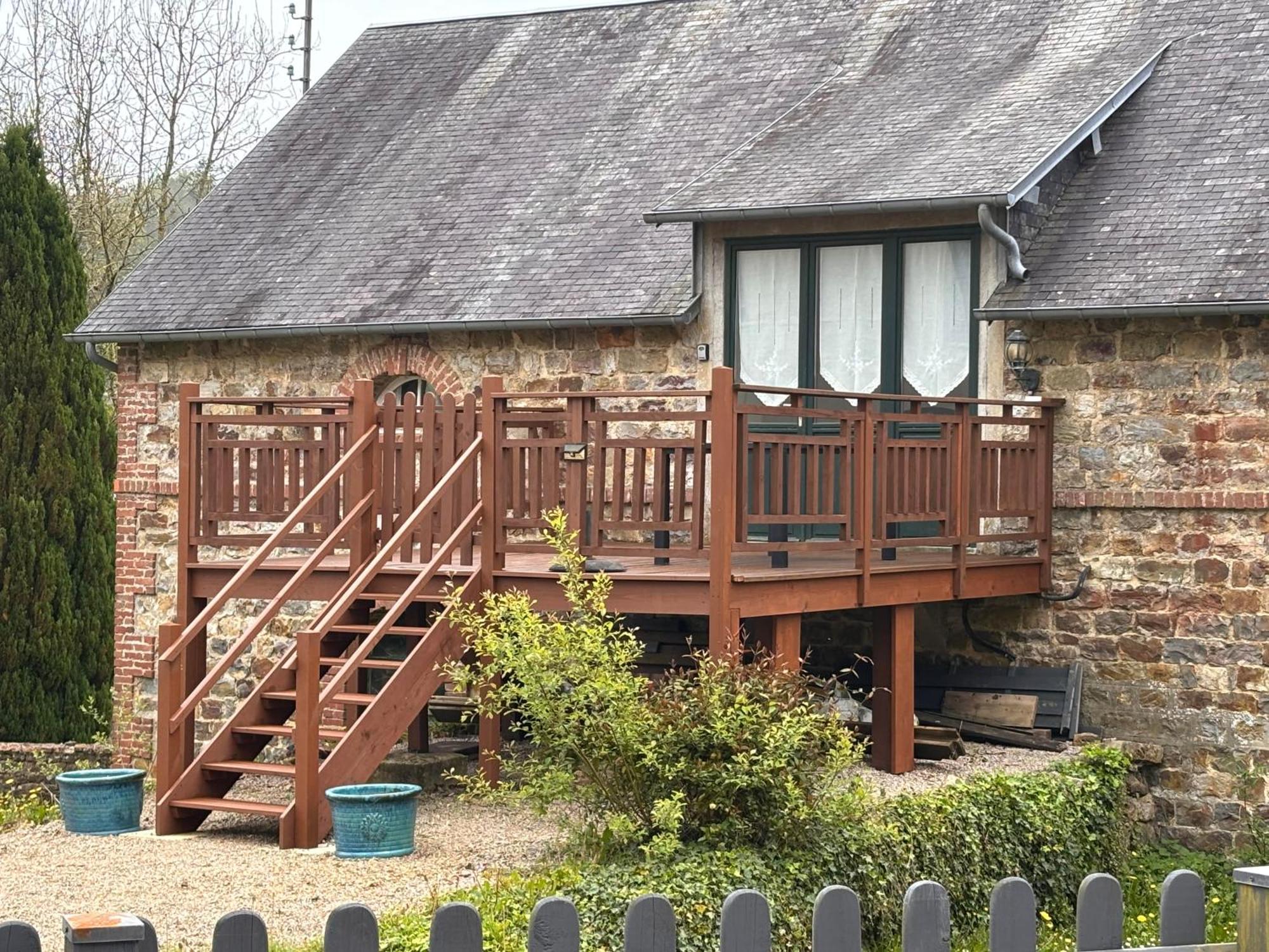 Gites In Le Neufbourg -Mortain Екстериор снимка